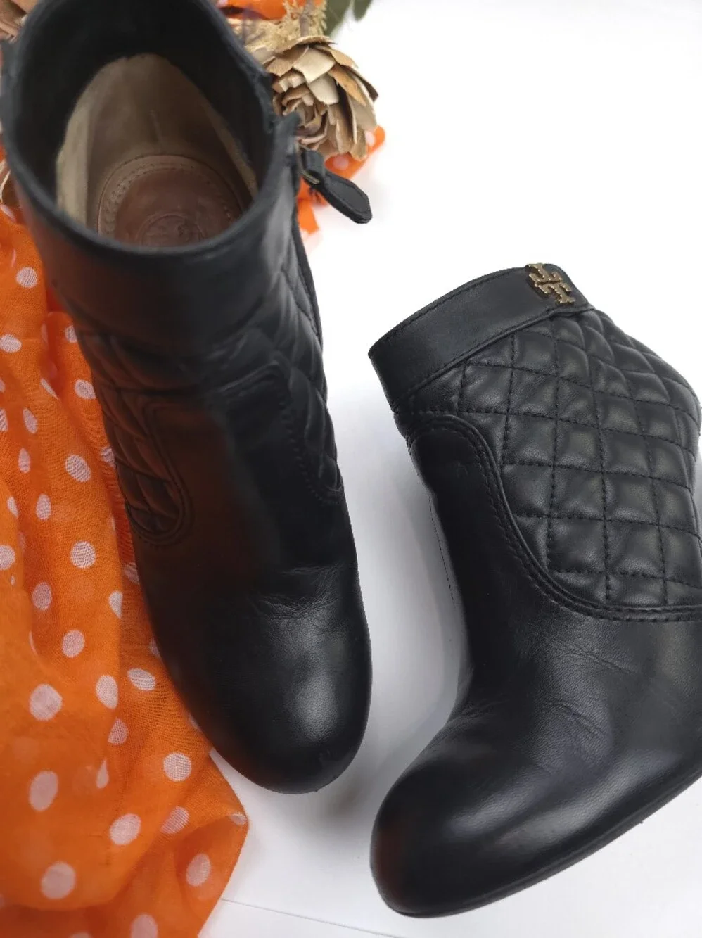 Tory Burch Quilted Leather Ankle Bootie in Black Sz 7½m